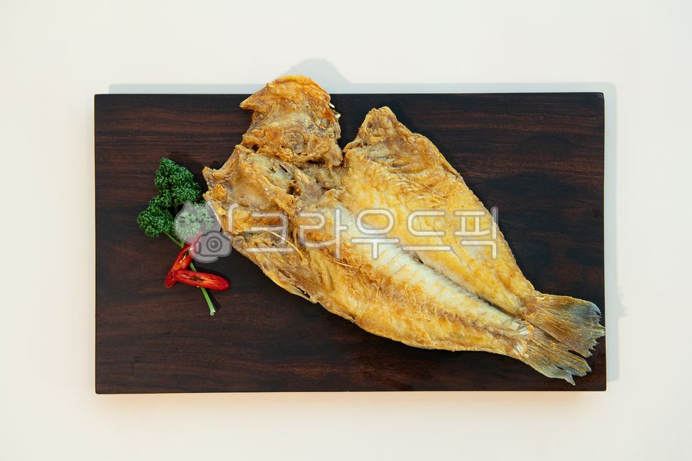Grilled fish,grilled mackerel,grilled cod,fish,side dish,semi-dried,dried,nukki,white,plate,black,food,meal,lunch,menu