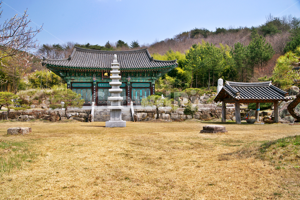 대웅전,석탑,성전암,양산,사찰,통도사,말사,산사,암자,천성산,한국전통,한국문화,korean traditional,korean culture,종교,신앙,religion,belief,faith,건축물,건물외관,exterior,building,structure,architecture,construction