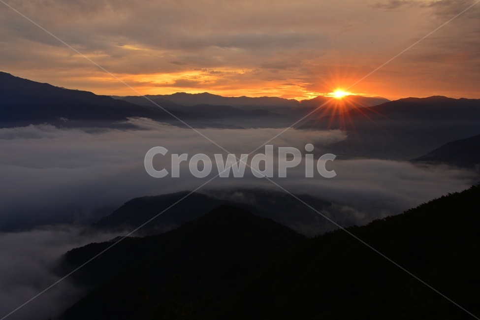 sky,하늘,redsky,붉은하늘,dawn,새벽,nature,자연,outdoors,옥외,mountainrange,산맥,mountain,산,light,빛,flare,플레어,구례,사성암,사성암일출,사성암아침,일출,해돋이,여명,운해,경치,경관,풍경