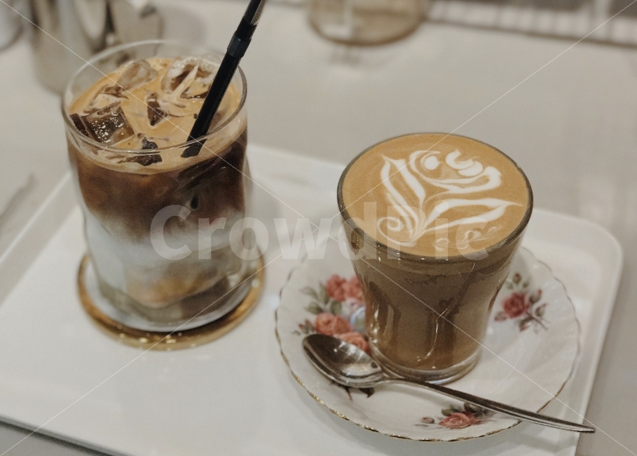 아이스라떼,플랫화이트,카페,테이블웨어,홈카페,커피,카페,coffee,cafe