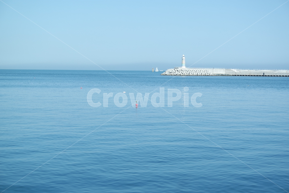 바다,하늘,하늘색,등대,맑음,sea,sky,등대,lighthouse,outdoors,옥외,land,땅,nature,자연,ocean,대양,water,물,shoreline,해안선,coast,연안
