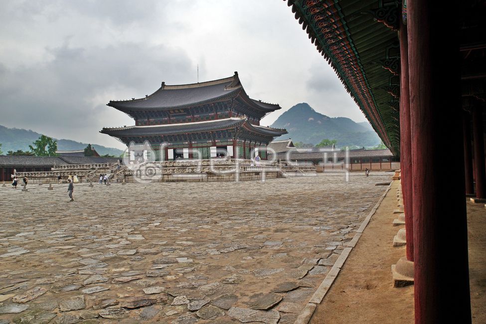 blackout,Gyeongbokgung,Northern Palace,National Treasure No 223,Geunjeongjeon,court palace,gyeongbokgungpalace,act of conduct,Park Seok
