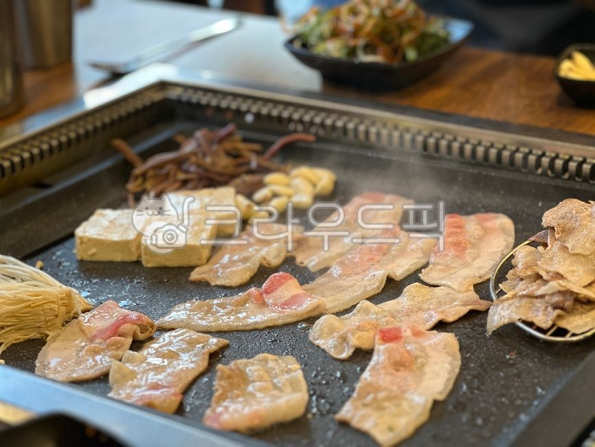 삼겹살,대패삼겹살,냉동삼겹살,고기,외식,식당,음식,food,meal,beef