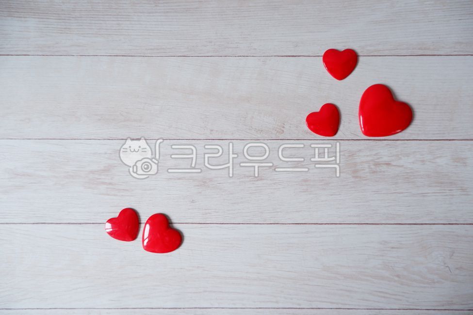 하트,하트모양,입체하트,발렌타인,발렌타인데이,발렌타인배경,사랑,목재,목재배경,빨간색,heart,valentine,valentinesday,red,wood,woodentable