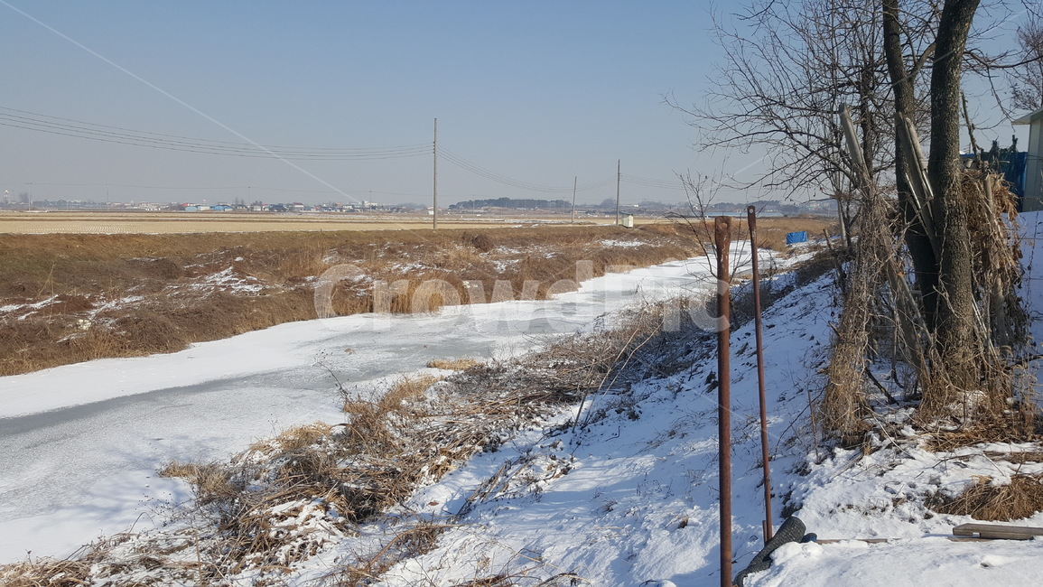 겨울,강가,하늘,나무,얼음,강,전봇대,겨울,계절,winter,season,시골,마을,풍경,landscape,country,rural,town