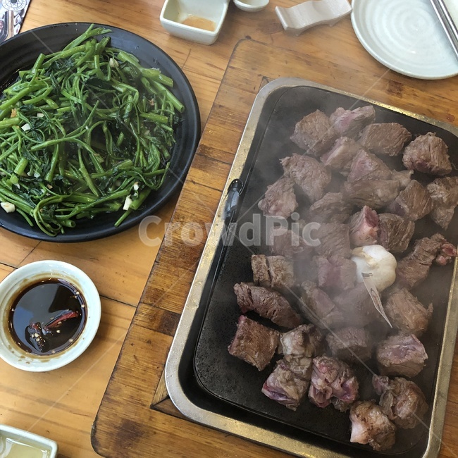 다낭,해외,힐링,맛집,소고기,연기,요리,현장,간장,푸드,delicious,참기름,접시,젓가락,cow,danang,rest,들깨,마늘,여름,베트남,한식