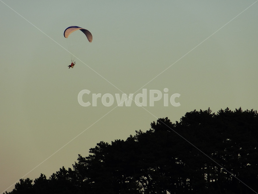 패러글라이딩,비행,하늘,flying,paragliding,항공레포츠,익스트림스포츠,활공,sky,레저,야외,outdoor,스포츠,레저,운동,sports,leisure,exercise