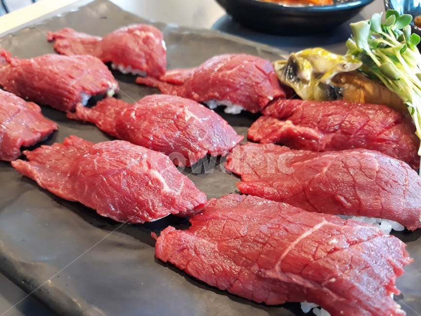 육회,초밥,고기,sushi,음식,육사시미,한식,일식,food,beef,음식,식재료,요리,food,cook,meal,dishes,food reserves,일식,일본음식,일본요리,Japanese food,Japanese dishes,Japanese meal,Japanese cook