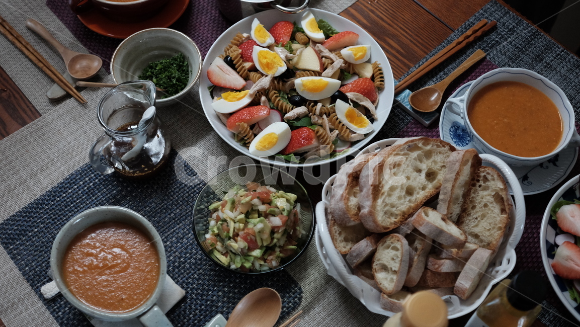 food,음식,bread,빵,계란,샐러드,호밀빵,토마토수프,수프,soup,토마토,율무,채식,식탁,상차림,건강식탁,음식,식재료,요리,food,cook,meal,dishes,food reserves