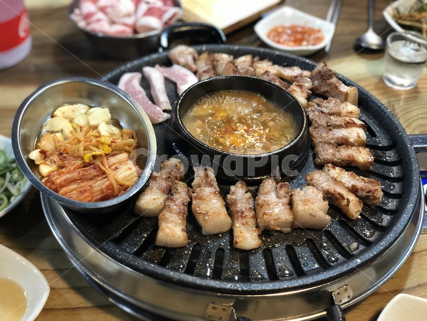 삼겹살,구운삽격살,고기,된장찌개,구운고기,야식,술안주,회식,pork,음식,식재료,요리,food,cook,meal,dishes,food reserves,육류,고기,meat,한식,한국음식,한국요리,korean food,korean dishes,korean meal,korean cook