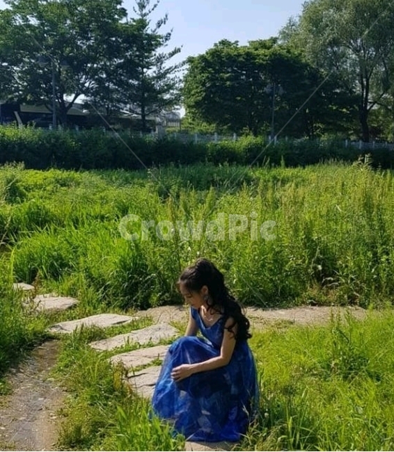 사람,인물,자연,풍경,순수,자연,풍경,nature,landscape,사람,인물,인간,human,person,여성,여자,woman,female,lady,plant,식물,vegetation,초목,grass,잔디,dress,드레스,outdoors,옥외,tree,나무,forest,숲,land,땅,woodland,삼림지,yard,마당,path,통로,bush,부시,green,초록