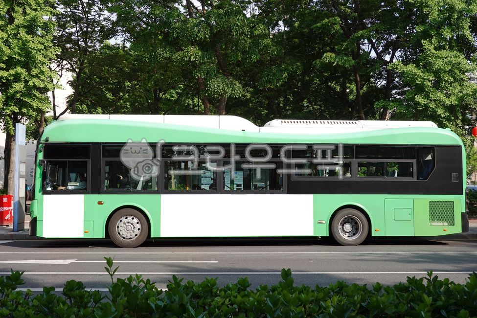 버스,버스광고,목업,목업이미지,광고,빌보드,차량광고,시내버스광고,옥외광고,패널,비즈니스,상업광고판,도시배경,배경,간판,상업광고,상업용,광고디자인,빈공간,시티,수송,거리,차,도로,건물,도시의,교통,건축물,도시,차량,bus,busadvertisement,mockup,mockupimage,advertisement,billboard,vehicleadvertisement,citybusadvertisement,outdooradvertisement,business,commercialbillboard,citybackground,background,signboard,commercialadvertisement,commercial,frame,advertisingdesign,emptyspace,city,transport,street,transportation,car,road,building,urban,traffic,architecture,town,vehicle