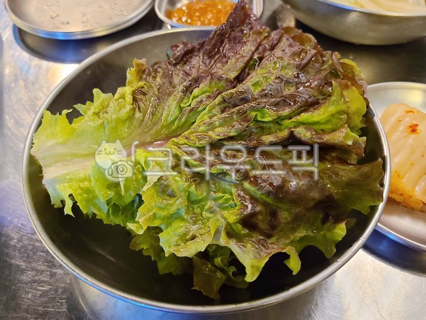 상추,앞접시,고기집,고깃집,음식점,한국,서울,대한민국,반찬,밑반찬,테이블