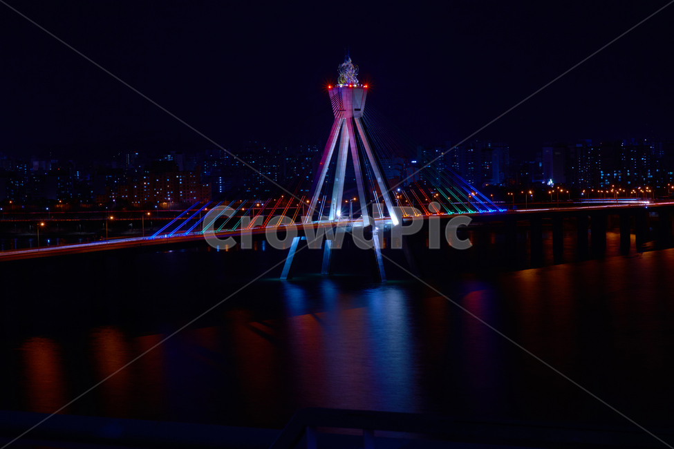야경,다리,한강,도시,물그림자,road,sunset,night,light,nightlight,seoul,korea,도심,건물,건축,조형물,야경,밤,풍경,nightscape,night,landscape,건축물,건물외관,exterior,building,structure,architecture,construction
