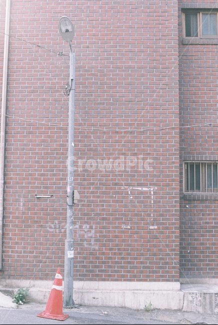 가로등,건물,벽,벽돌,집,건축물,건물외관,exterior,building,structure,architecture,construction