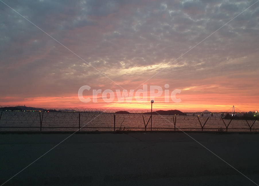 하늘,노을,구름,sky,cloud,바다,서해바다,철조망,옥외,outdoors,일몰,redsky,붉은하늘,황혼