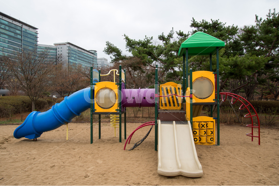 놀이터,미끄럼틀,어린이놀이터,놀이기구,공원,하늘,풍경,봄,모래,건물,자연,일상,한가로운,spring,playground,놀이공원,놀이동산,놀이터,amusement park,playground