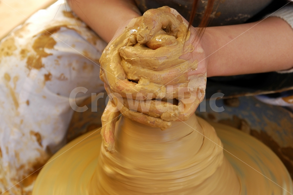 artist,craftsman,soil,ceramic crafts,potters wheel,clay,traditional crafts,potters wheel forming,skill,potter,make,hand,profession,ceramics,making,art,work,bending,crafts,pottery,person,mud