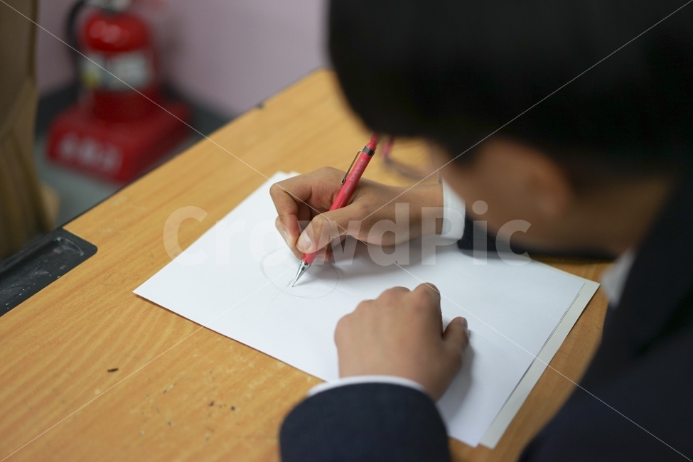 그림,스케치,그리기,종이,펜,작업,인물,미술,손,열정,볼펜,사람,인물,인간,human,person,교육,학교,공부,education,learning,study,school