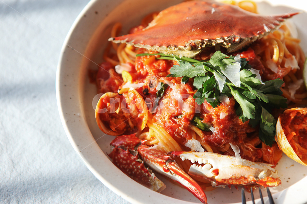 spaghetti,recipe,food styling,tomato,sauce,crab dish,pickle,red,seafood pasta,seasonal dish,tomato pasta,pasta,ingredients,home cooking,cooking,pan,seafood,housewarming,basil,lime,mosi clam,food,housewarming food,food stylist,dish,crab pasta,Pasta,clam,cr
