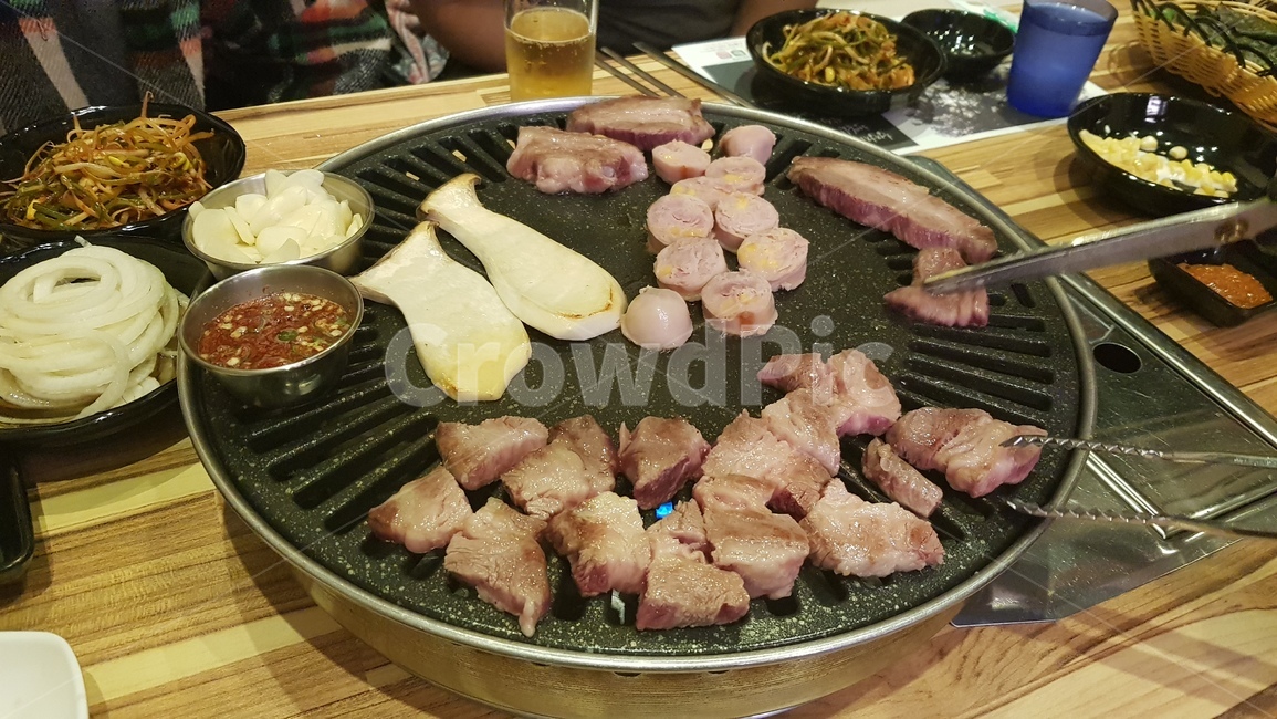삼겹살,고기,오겹살,회식,음식,구이,식사,식품,food,돼지,버섯,쌈장,기름,양파,음식,식재료,요리,food,cook,meal,dishes,food reserves,육류,고기,meat
