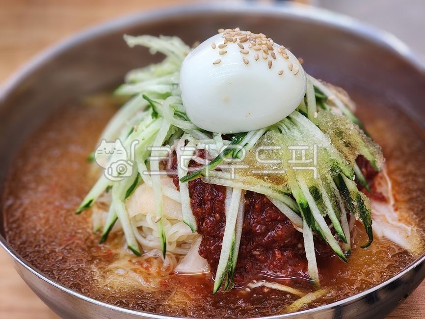 Cold noodles,wheat noodles,bibim cold noodles,summer food,noodle dish