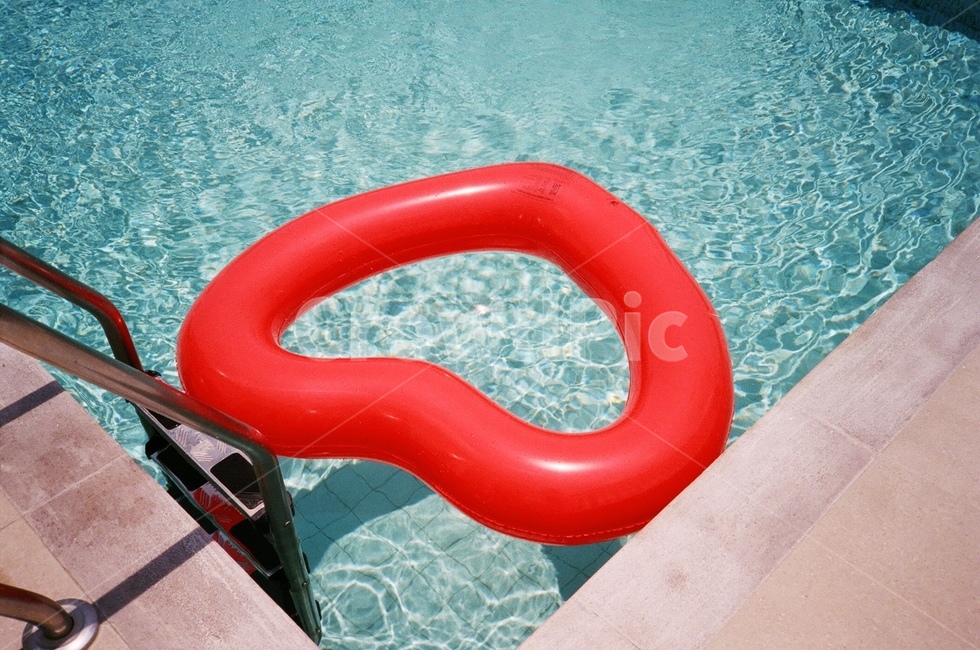 감성사진,필름사진,물,튜브,하트,heart,pool,여름,계절,summer,season,water