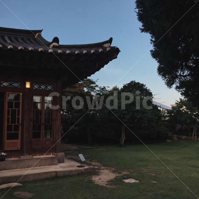 한국,서울,북촌,한옥마을,전통,기와,풍경,야경,정원,고택,마당,가을,날씨,감성사진,사진,문화재,백인제,한국전통,한국문화,korean traditional,korean culture