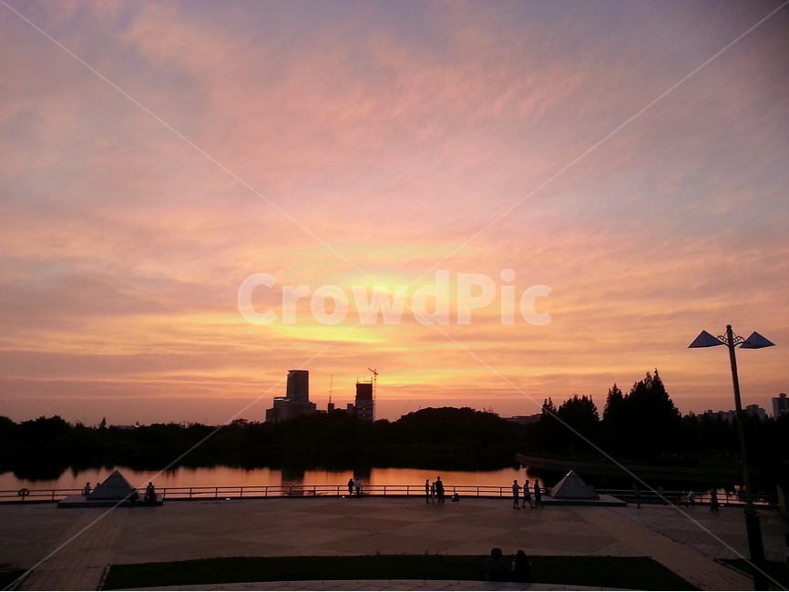 호수공원,lake,sunset,노을,저녁,일몰,여유,쉼,휴식,퇴근후,가로등,호수,고양시,붉은노을,황혼,노을배경,호수일몰배경,호수배경,호수공원배경,일산,일산호수공원,일산호수공원배경,쉼배경,휴식배경,저녁경치,호수공원경치,도시,풍경,city,landscape,한국도시풍경,한국도시경관,korea cityscape,nature,자연,outdoors,옥외,dawn,새벽,red sky,붉은 하늘,dusk,sky,하늘