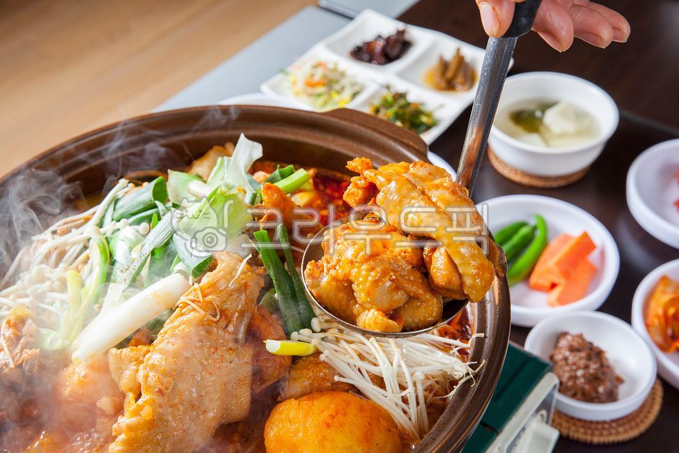 pepper,Chicken dishes,chicken,local food,Chicken doritang,green onion,potato,Korean food,mushroom,delicacy,folk food,Korean,Native Chicken Bokkeumtang,food,Spicy Chicken Soup,meal,Native chicken,Dongchimi,traditional food,Dak bokkeumtang,carrot