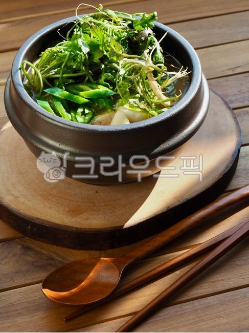 wellnessfood,asianfood,sidedish,koreanculture,Korean traditional food,vegetable,side dish,wellbeing,Korean food,Wellbeing food,Asian food,cooking,traditionalfood,koreanfood,soybeanpastestew,Shepherds purse soybean paste soup,Korean,Korean culture,koreantr