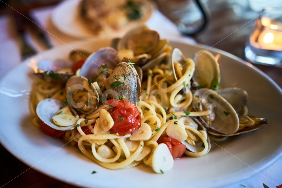 vongole,garlic,pasta,Italy,plate,clam,tomato,cooking,table,food
