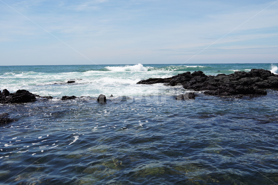 바다,해변,파도,모래,휴가,물,제주도,섬,바위,갯바위,푸른바다,구름,outdoors,nature,ocean,land,shoreline,promontory,water,자연,sea,수평선