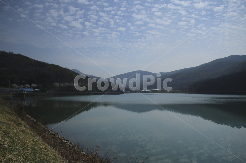 water,물,nature,자연,outdoors,옥외,reservoir,저수지,sky,하늘,cloud,구름,blue,파란,푸른,bluesky,푸른하늘,파란하늘,양떼구름,반사