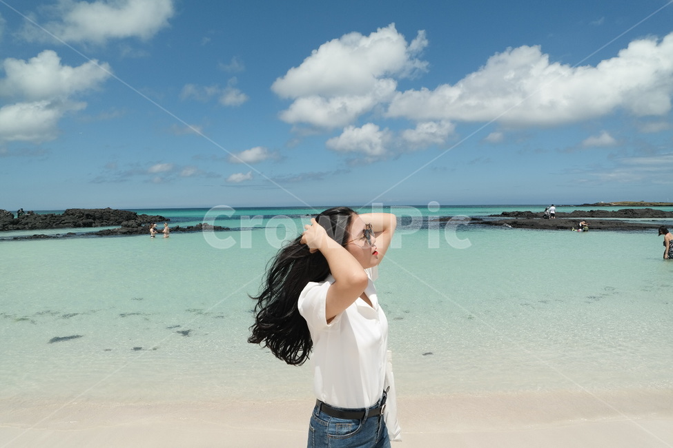 제주도,제주도해변,바다,바닷가,여자,사람,인물,구름,해변,월정리,바람