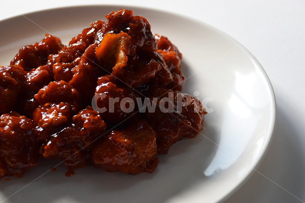 치킨,통닭,닭고기,배달음식,음식,요리,양념치킨,닭,야식,튀김,파티,잔치,양념,후라이드,매운,매운맛,음식,식재료,요리,food,cook,meal,dishes,food reserves,육류,고기,meat