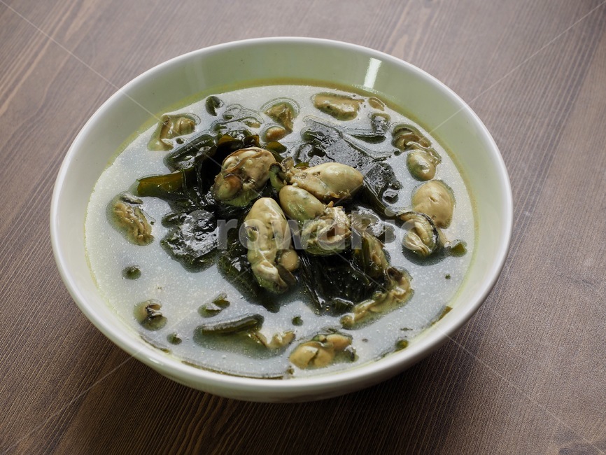 굴,미역국,굴미역국,국물음식,해산물,조개류,음식,한국음식,한국,겨울음식,웰빙,배경,식사,해초,oyster,seaweedsoup,oysterseaweedsoup,soup,seafood,shellfish,food,koreanfood,korea,winterfood,wellbeing,background,meal,seaweeds,bowl,사발,dish,요리,음식,식재료,요리,food,cook,meal,dishes,food reserves,한식,한국음식,한국요리,korean food,korean dishes,korean meal,korean cook