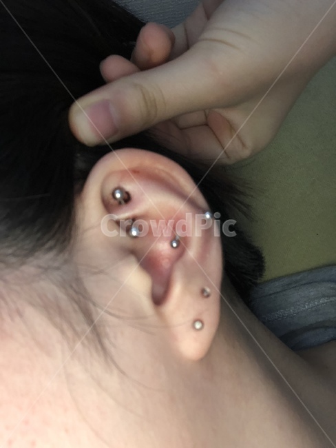 귀,피어싱,ear,peircing,스너그,룩,귀걸이,earring