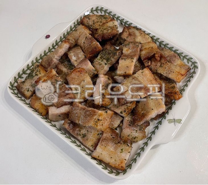 Air fryer recipes,pork,pig,rice thief,pork belly,Korean food,ingredients,cooking,roast,koreanfood,Korean cuisine,cook,Korean,cochlear bone,food,meal,Air fryer grilling,dish,meat,mukbang