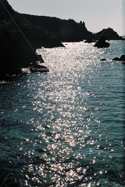 윤슬,바다,섬,제주도,햇살,햇빛,배경,필름카메라,filmpic,filmcamera,자연,풍경,nature,landscape,promontory,곶,outdoors,옥외,ocean,대양,sea,water,물,shoreline,해안선