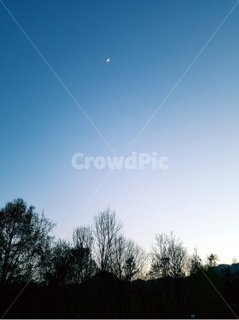 crescent,nature,자연,초승달,산,저녁풍경,시골,손톱달,야경,밤,풍경,nightscape,night,landscape,outdoors,옥외