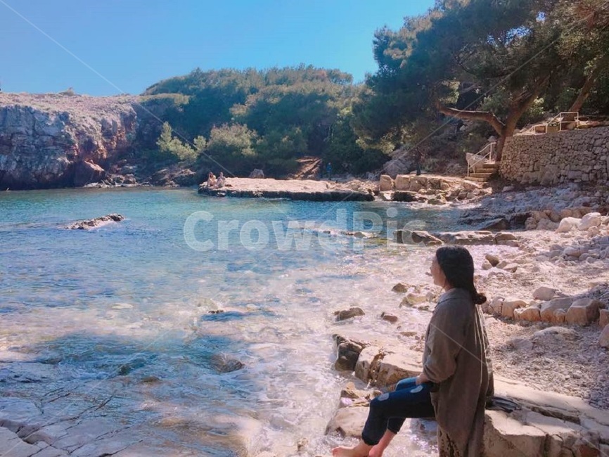 기분좋은,동행,여행자들과만남,크로아티아,스플리트,공원속연못,비밀정원,splendidview,breathtaking,밝은,감상적,다채로운,자연,풍경,nature,landscape,해외,외국,세계,foreign,oversea,world,세계자연풍경,해외자연풍경,외국자연풍경,world nature landscape,사람,인물,인간,human,person,여성,여자,woman,female,lady,여행,휴가,traveling,vacation,trip,휴식,힐링,rest,relaxation,healing,rock,록,water,물,shoreline,해안선,outdoors,옥외,sea,바다,ocean,대양,promontory,곶
