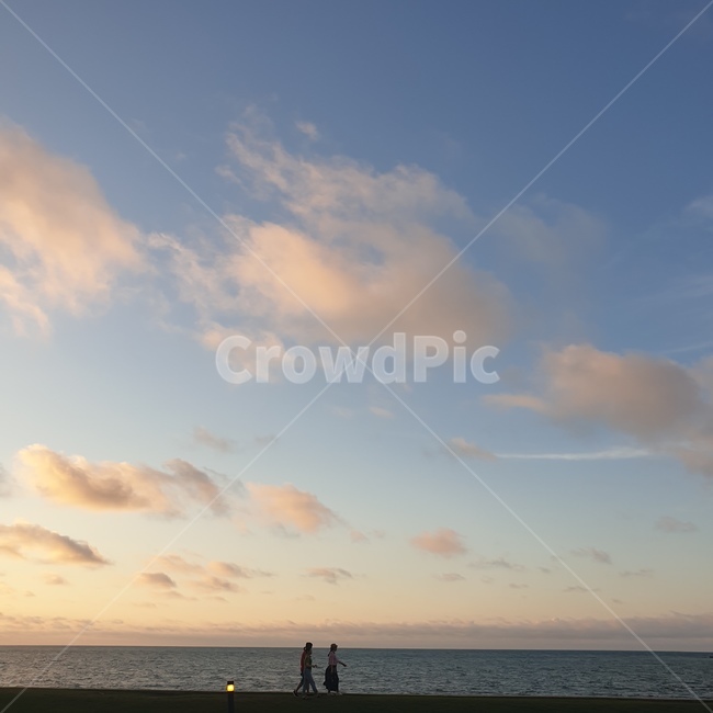 nature,자연,outdoors,옥외,인간,person,사람,sky,하늘,cloud,blue,구름,자연경관,산책,하늘색,바다,sea,평화,아름다운,조용한,타지,water,물