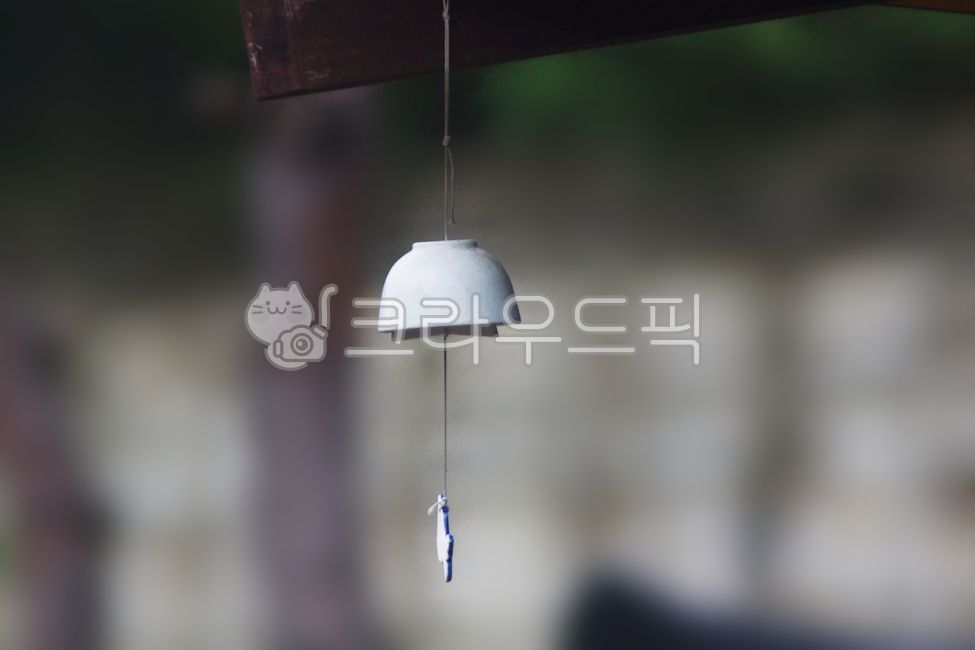 ceramic,eaves,sound,sight,roof tile