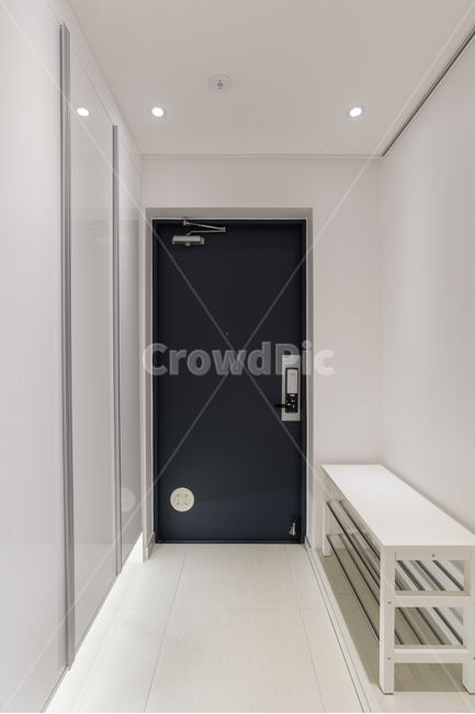 door,문,현관,도어락,인테리어,신발장,모던인테리어,집앞,의자,interior,modern,architecture,타일,인테리어,실내디자인,interior design