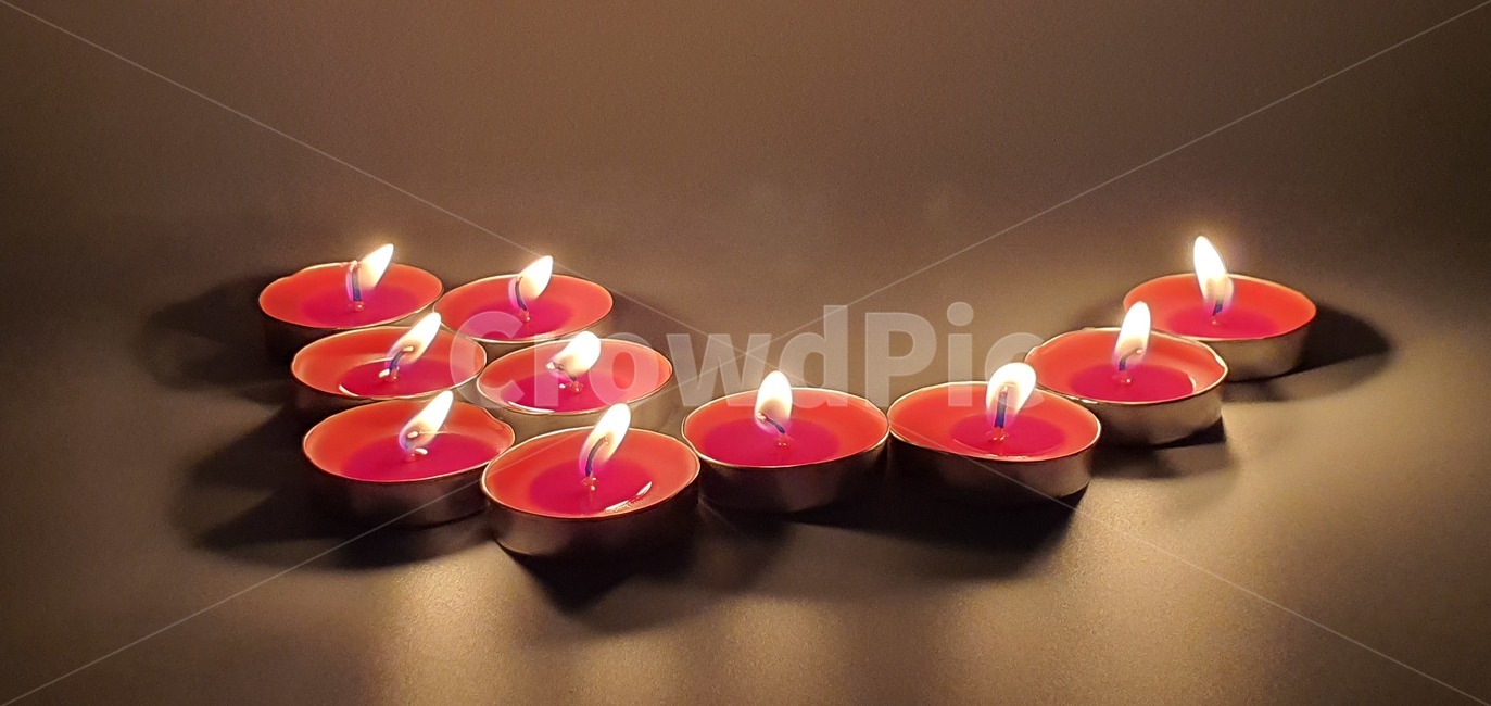 양초,초,불,불빛,어두움,불꽃,candle,flame,background,decoration,fire,christmas,dark,night,celebration,holiday,candlelight,light,yellow,glowing,bright,wax,xmas,religion,glow,church,burn,peace,burning,symbol,romance,black,design,festive,darkness,many