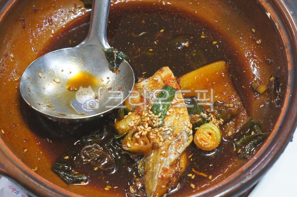 ,stewedjejubeltfish,plating,Braised cutlassfish,local food,fishdishes,Jeju local food,jejulocalfood,fishcuisin,galchijorim,Korean food,kfood,cooking,foodpresentation,seafood,food,braisedcutlassfish,fish dishes,Jeju braised cutlassfish,fish,Plating,localfo