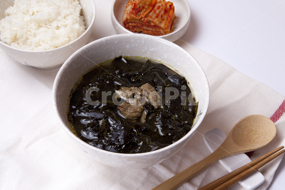 미역국,생일상,미역,계란말이,식사,출산,김치,반찬,음식,음식,식재료,요리,food,cook,meal,dishes,food reserves,한식,한국음식,한국요리,korean food,korean dishes,korean meal,korean cook
