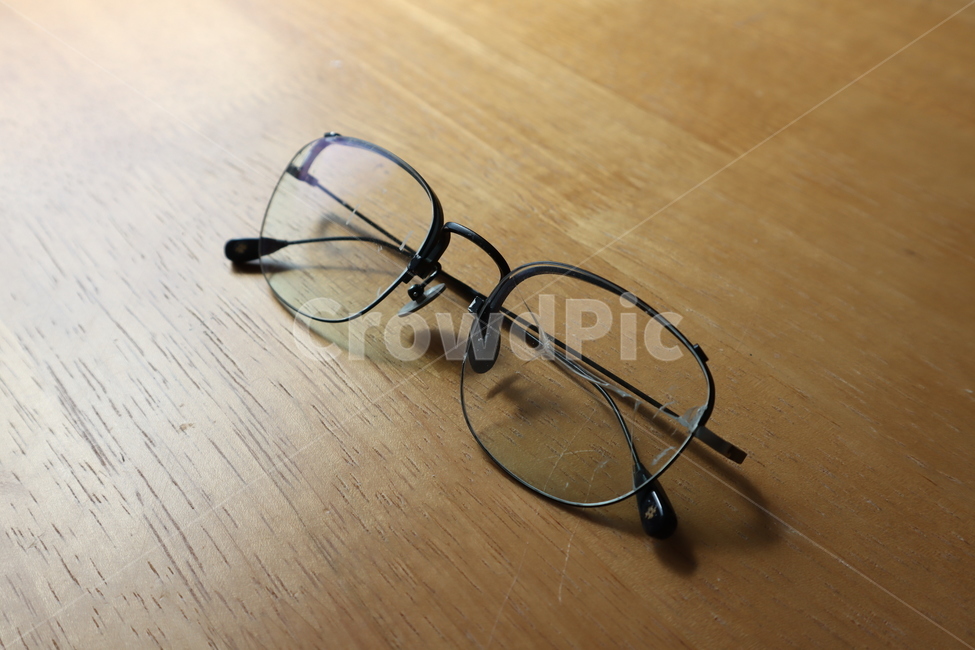 glasses,안경,accessories,부속품,accessory,부속물,broken,brokenglasses,반무테