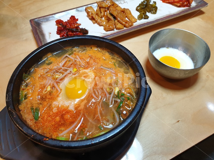 콩나물국밥,음식,맛집,식사,메뉴,계란,한식,한국요리,food,맛있는,해장국,뚝배기,그릇,반찬,레시피,recipe,요리,cook